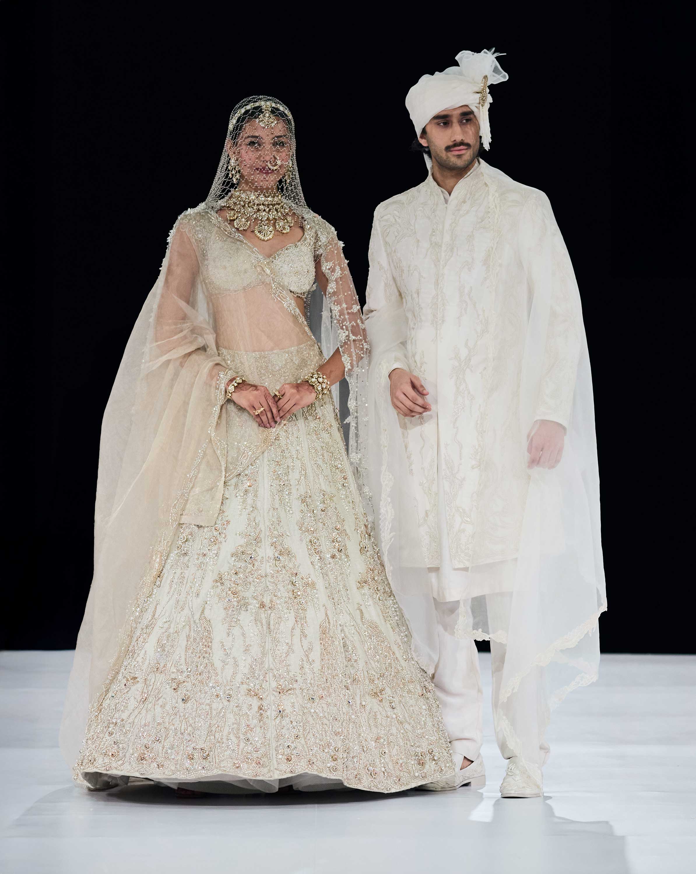 Svarnakaari Lehenga