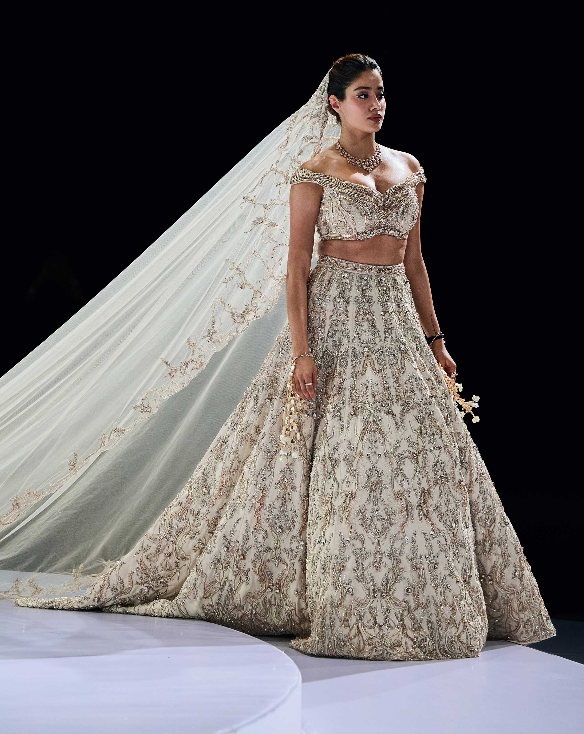 Svarnama Lehenga