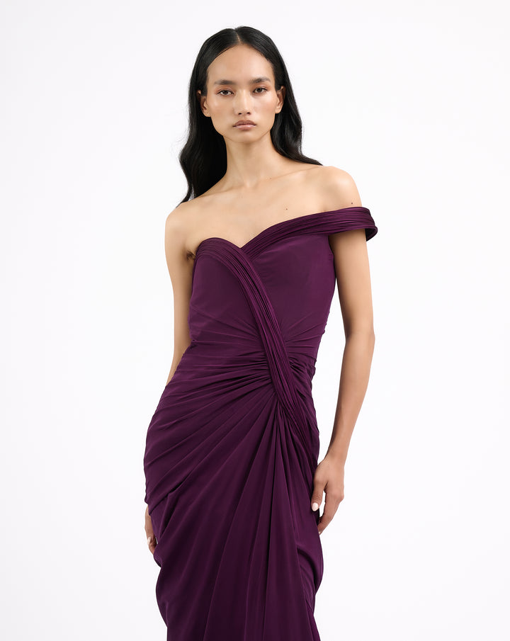 Satin sculpted neckline going tll waist